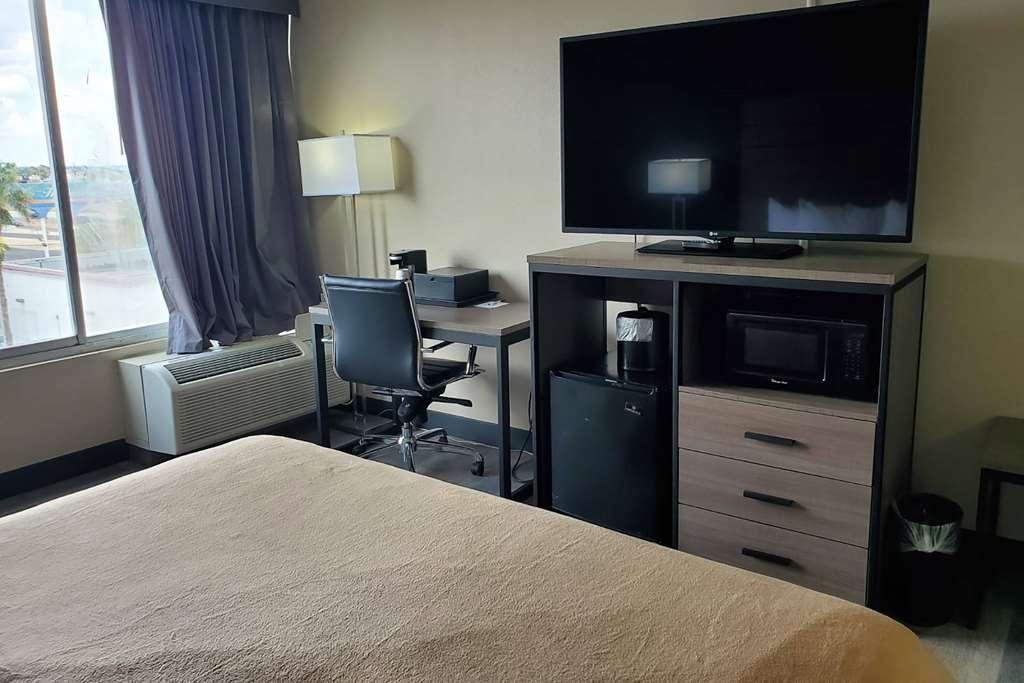 Baymont By Wyndham Laredo Hotel Cameră foto