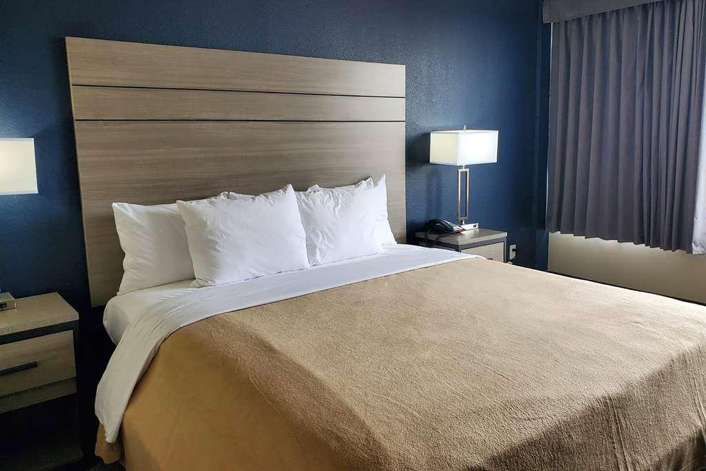Baymont By Wyndham Laredo Hotel Cameră foto